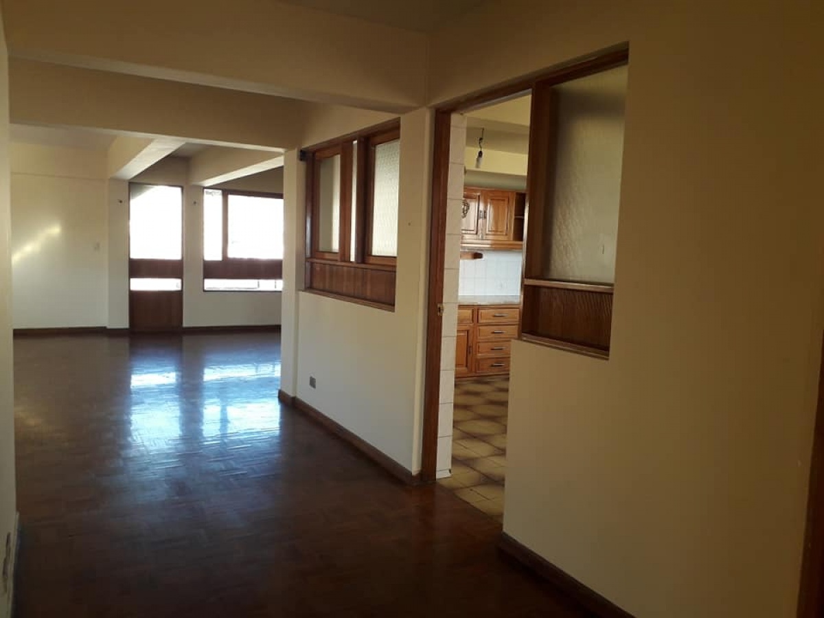 Av. Santa Cruz,Cochabamba,3 Habitaciones Habitaciones,1 BañoLavabos,Departamento,Av. Santa Cruz,1093